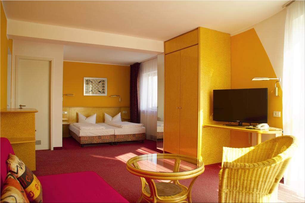 Hotel Am Buschkrugpark Berlín Exterior foto
